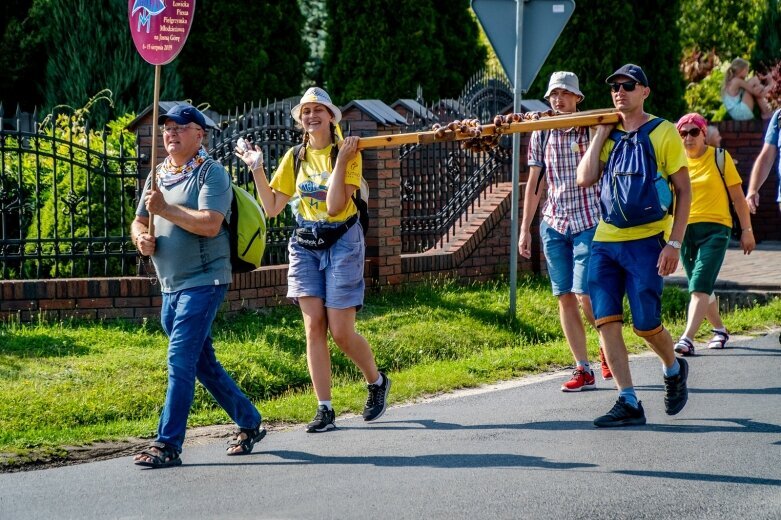  Z intencjami w sercu zmierzają do Częstochowy  