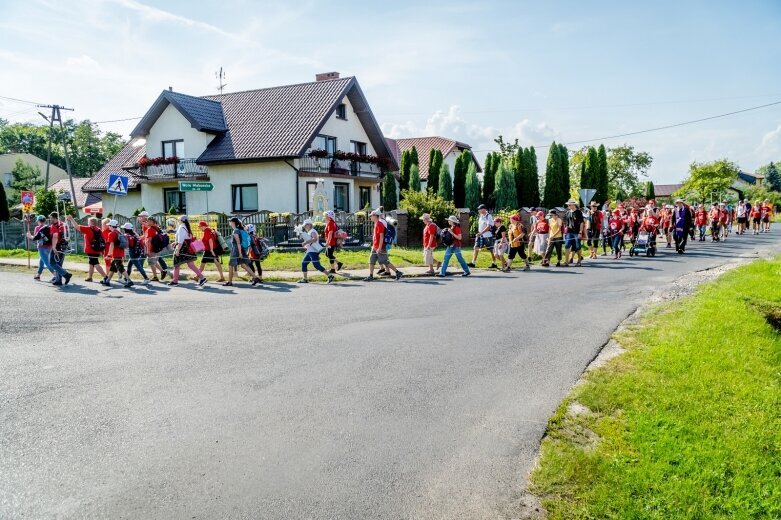  Z intencjami w sercu zmierzają do Częstochowy  