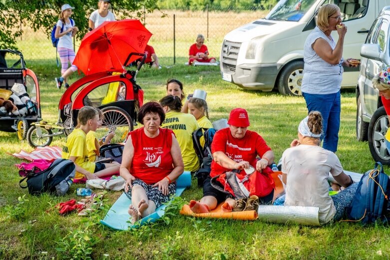  Z intencjami w sercu zmierzają do Częstochowy  