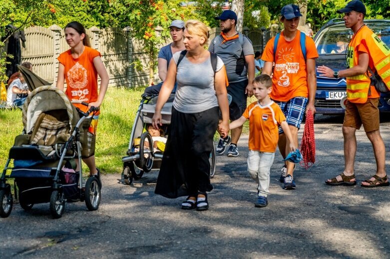  Z intencjami w sercu zmierzają do Częstochowy  