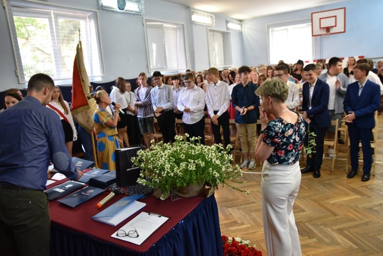  Za nimi trudny rok szkolny. Pożegnanie absolwentów szkoły podstawowej 