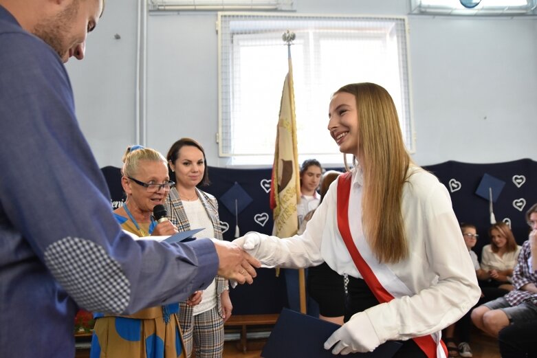  Za nimi trudny rok szkolny. Pożegnanie absolwentów szkoły podstawowej 