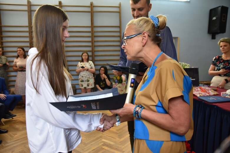  Za nimi trudny rok szkolny. Pożegnanie absolwentów szkoły podstawowej 