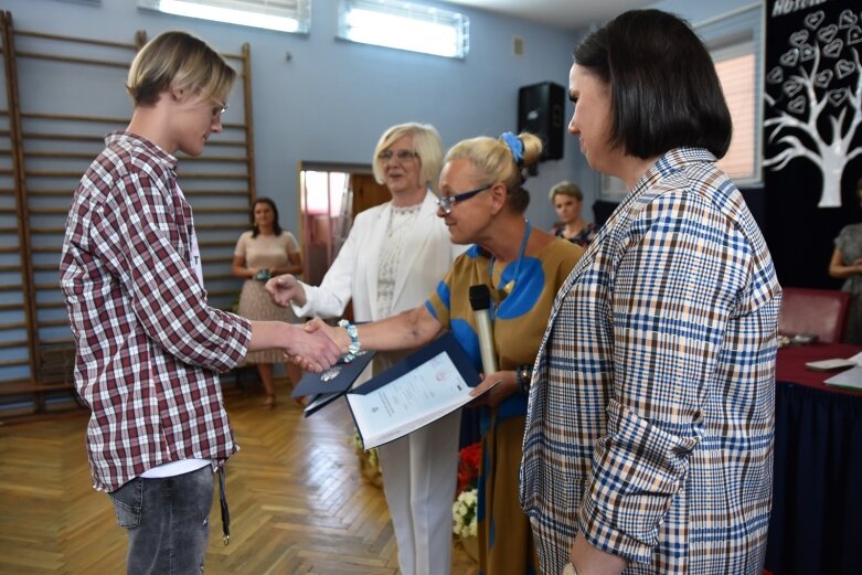  Za nimi trudny rok szkolny. Pożegnanie absolwentów szkoły podstawowej 