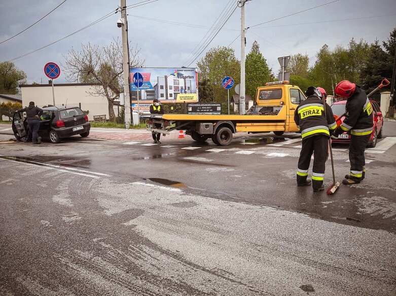  Zderzenie 4 samochodów na Łódzkiej w Skierniewicach 