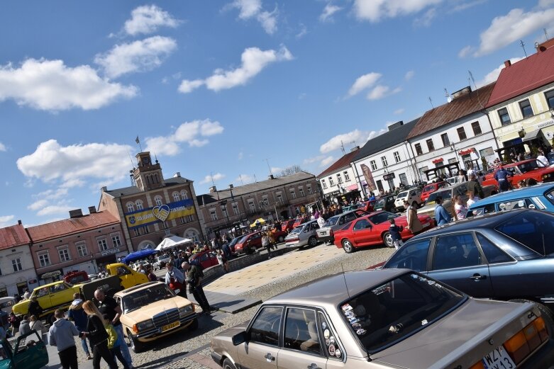  Zlot klasyków na skierniewickim rynku 