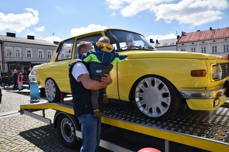  Zlot klasyków na skierniewickim rynku 