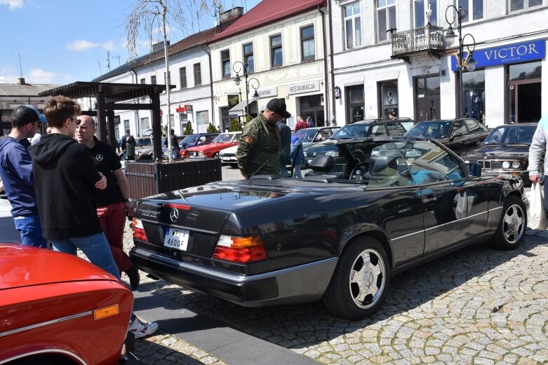  Zlot klasyków na skierniewickim rynku 