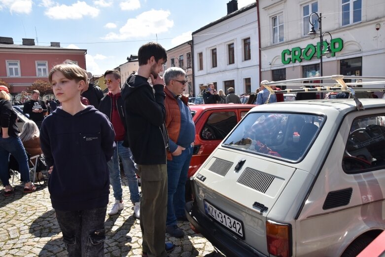  Zlot klasyków na skierniewickim rynku 