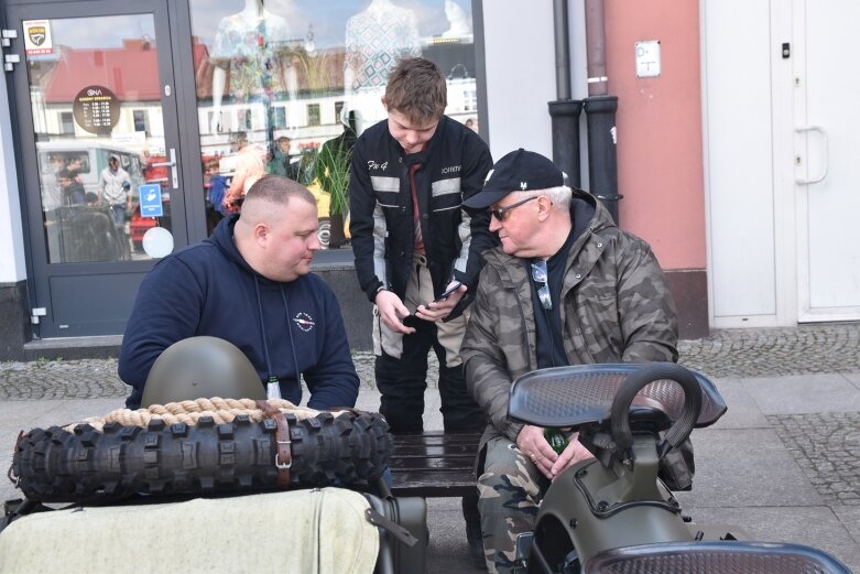  Zlot klasyków na skierniewickim rynku 