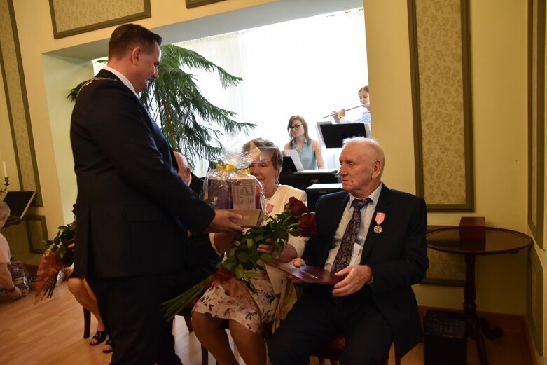  Złote Gody w Skierniewicach. Świętowało 11 par małżeńskich 