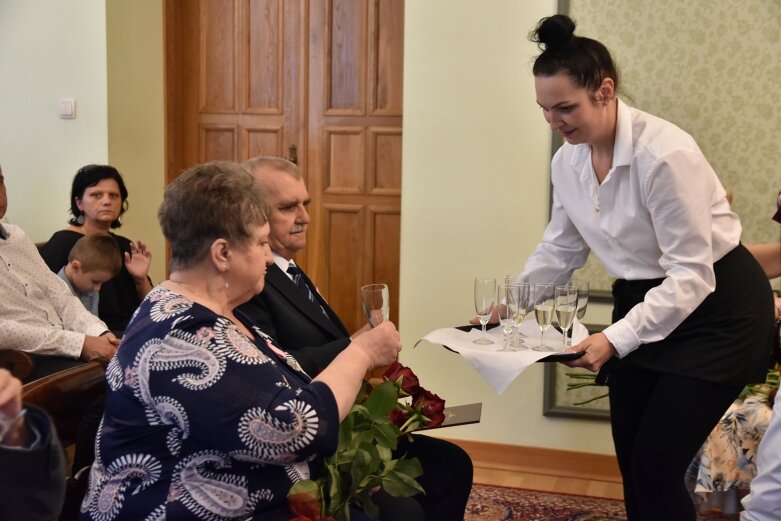  Złote Gody w Skierniewicach. Świętowało 11 par małżeńskich 