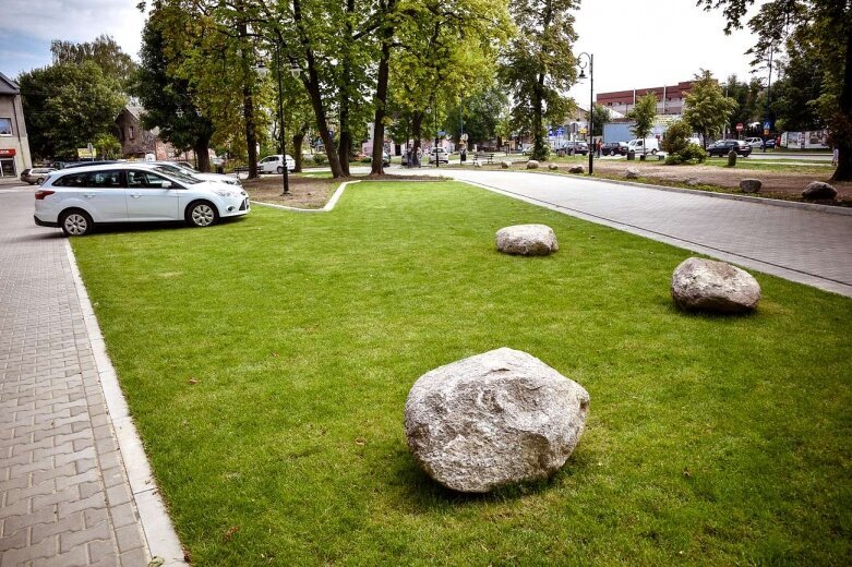  Zobacz jak wygląda trawiasty parking przy Rawskiej 