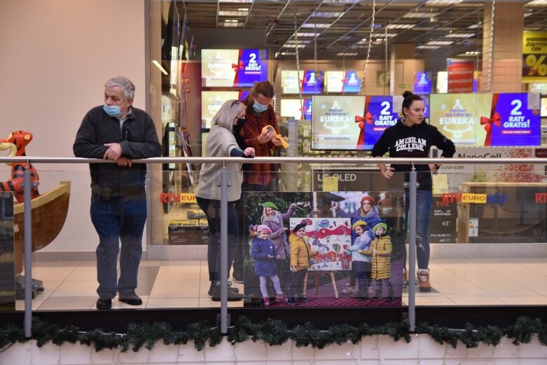  Zobacz wystawę zdjęć „Malujemy sercem” w Dekadzie 