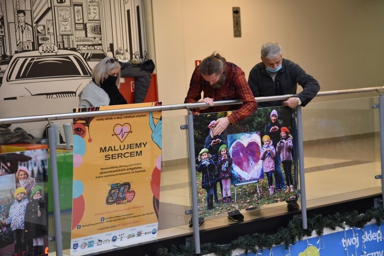  Zobacz wystawę zdjęć „Malujemy sercem” w Dekadzie 