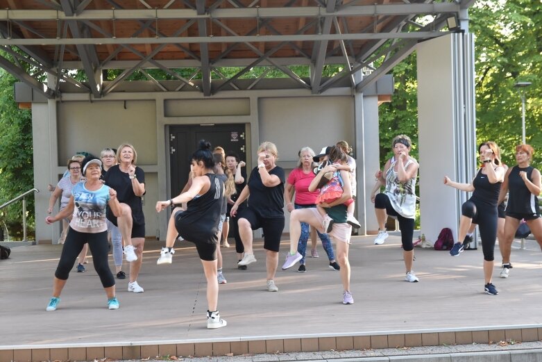  Zumba fitness integruje mszczonowian 