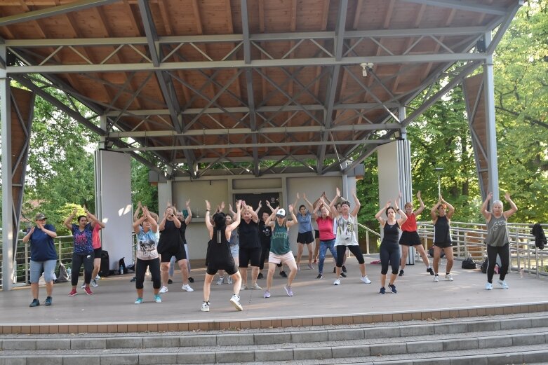  Zumba fitness integruje mszczonowian 