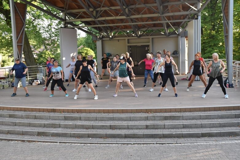  Zumba fitness integruje mszczonowian 