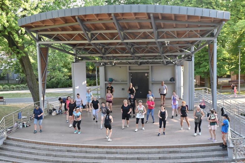  Zumba fitness integruje mszczonowian 