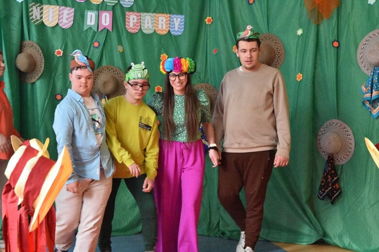  „Nie do pary”, ale razem. Pokaz mody z przesłaniem w SOSW w Skierniewicach  