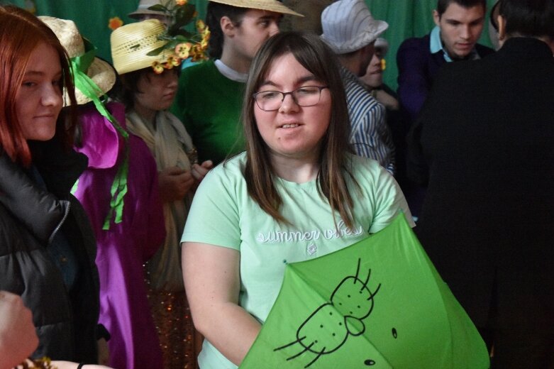  „Nie do pary”, ale razem. Pokaz mody z przesłaniem w SOSW w Skierniewicach  