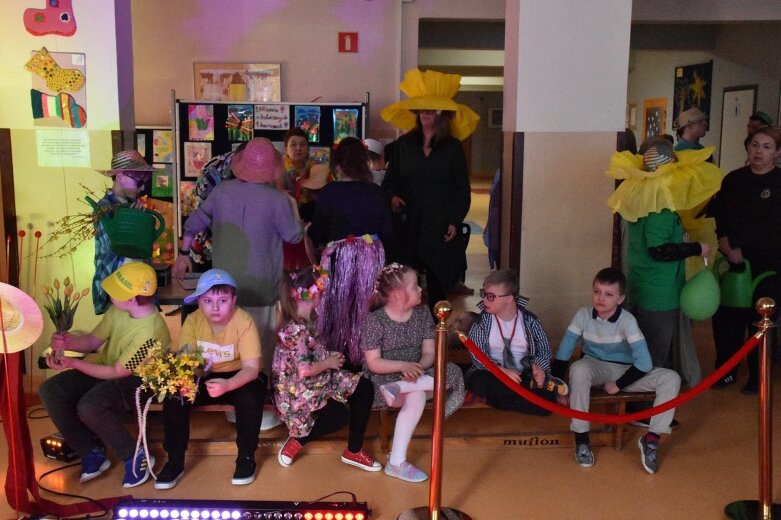  „Nie do pary”, ale razem. Pokaz mody z przesłaniem w SOSW w Skierniewicach  