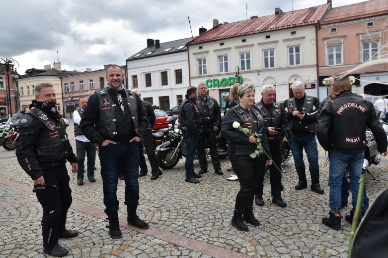  „Zobacz więcej” z przystankiem w Skierniewicach 