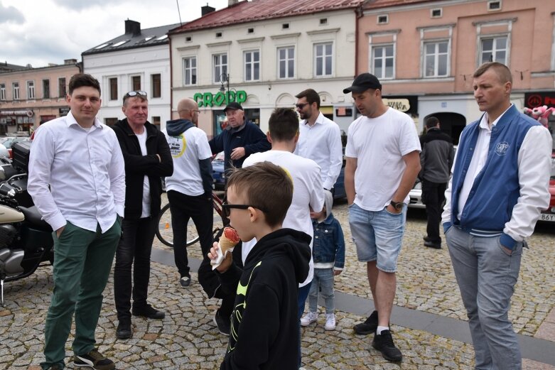  „Zobacz więcej” z przystankiem w Skierniewicach 