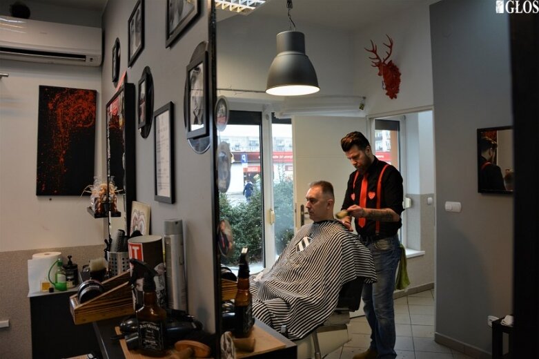  Żyrardowski barber golił dla Orkiestry 