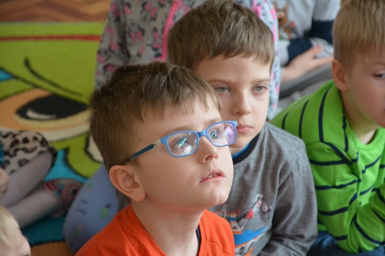  Czytaliśmy bajki „Sowom” z Przedszkola nr 2 w Żyrardowie 