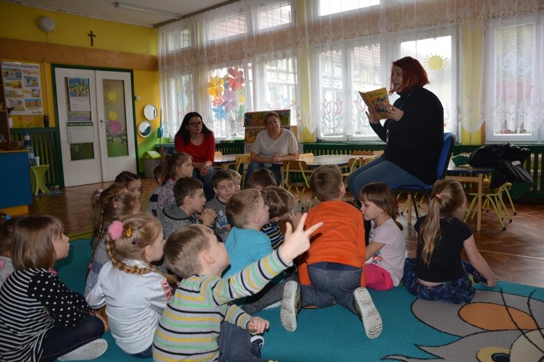  Czytaliśmy bajki „Sowom” z Przedszkola nr 2 w Żyrardowie 