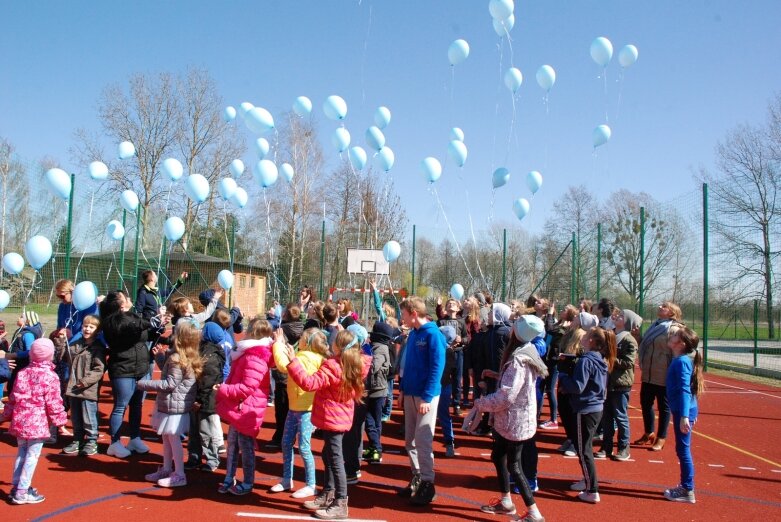  Dzień autyzmu w Huminie, czyli szkoła na niebiesko  