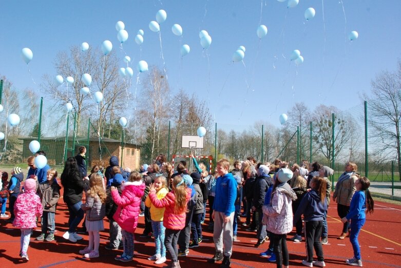  Dzień autyzmu w Huminie, czyli szkoła na niebiesko  