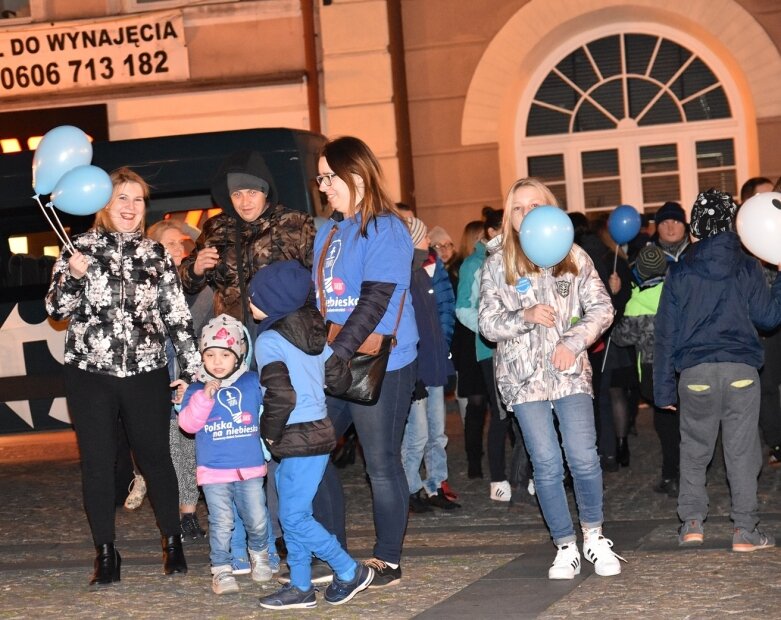  Skierniewice zaświeciły na niebiesko 