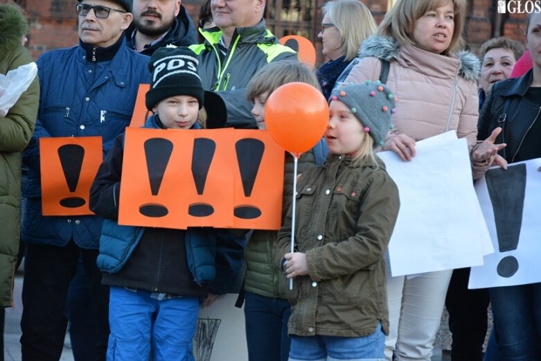  Żyrardowscy nauczyciele wyszli na ulice 