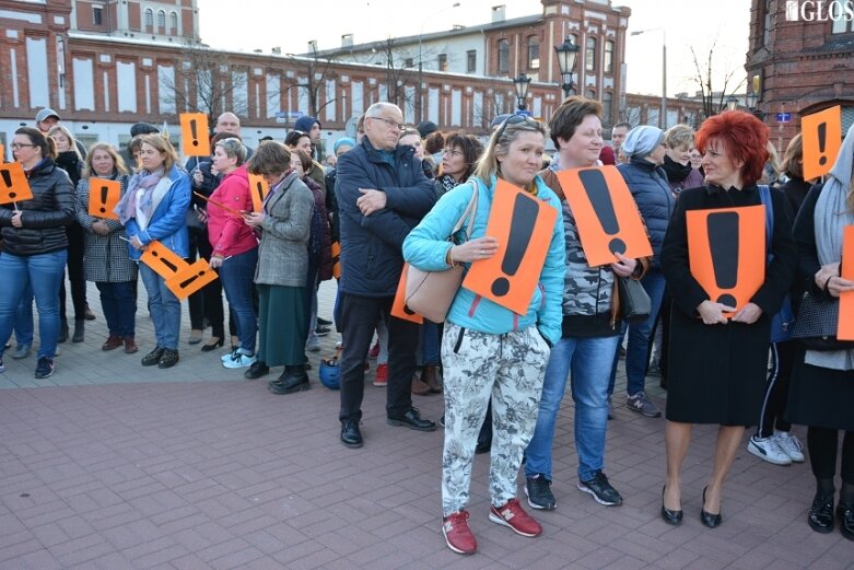  Żyrardowscy nauczyciele wyszli na ulice 