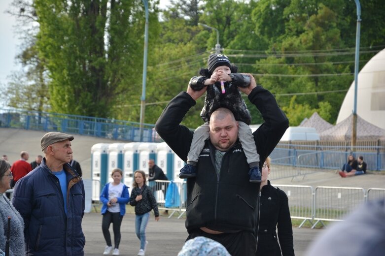  Występowały po Sławomirze, a przed Don Vasylem. Było kolorowo 