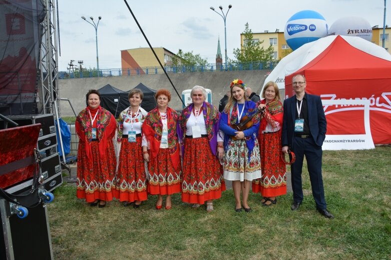  Występowały po Sławomirze, a przed Don Vasylem. Było kolorowo 