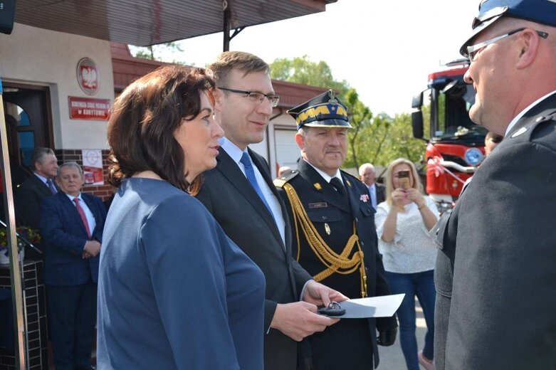  Uroczystości strażackie i przekazanie auta w OSP Korytów 