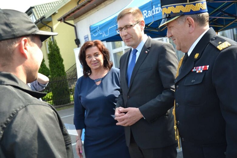  Uroczystości strażackie i przekazanie auta w OSP Korytów 