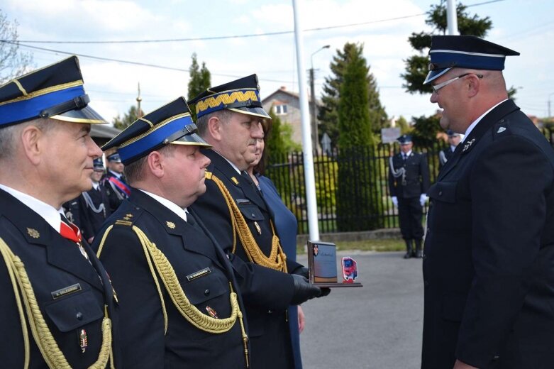  Uroczystości strażackie i przekazanie auta w OSP Korytów 