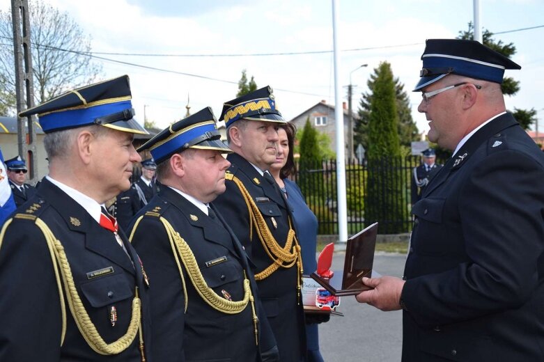  Uroczystości strażackie i przekazanie auta w OSP Korytów 