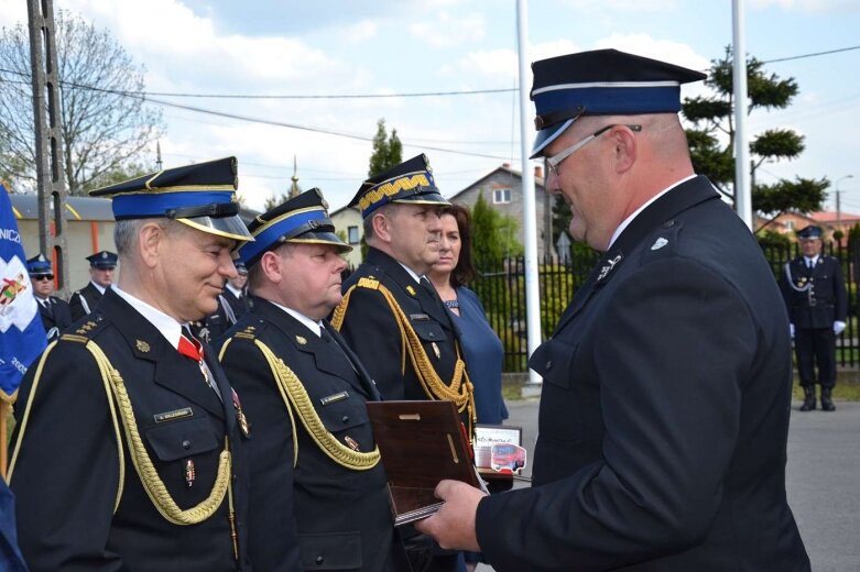  Uroczystości strażackie i przekazanie auta w OSP Korytów 