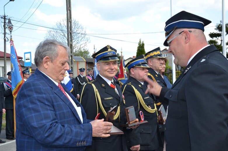  Uroczystości strażackie i przekazanie auta w OSP Korytów 