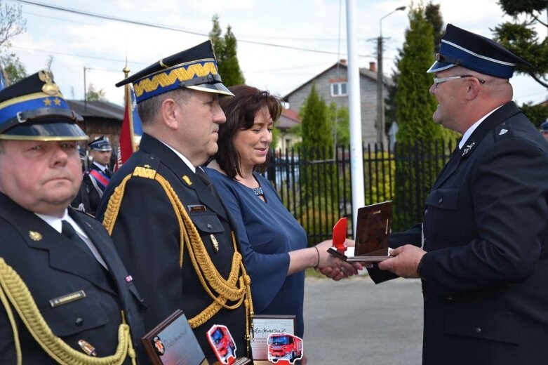  Uroczystości strażackie i przekazanie auta w OSP Korytów 