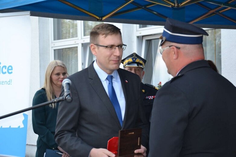  Uroczystości strażackie i przekazanie auta w OSP Korytów 