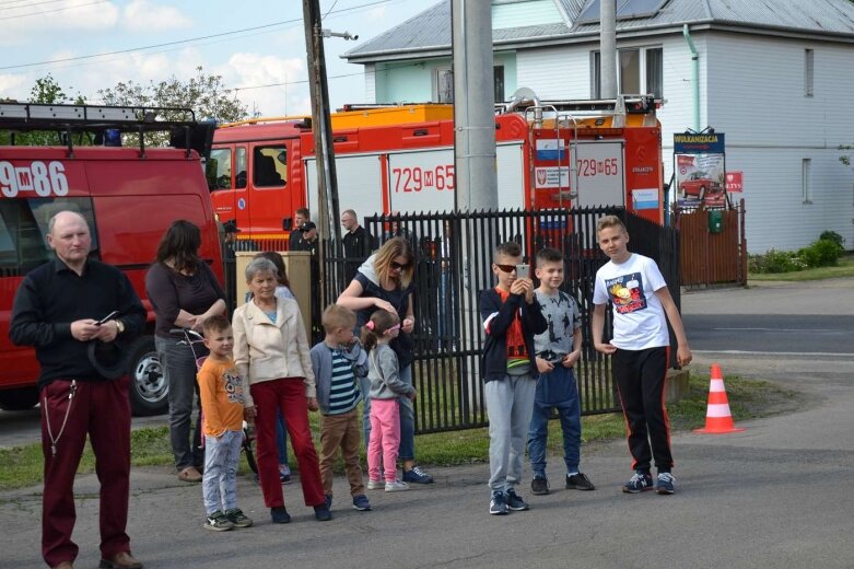  Uroczystości strażackie i przekazanie auta w OSP Korytów 