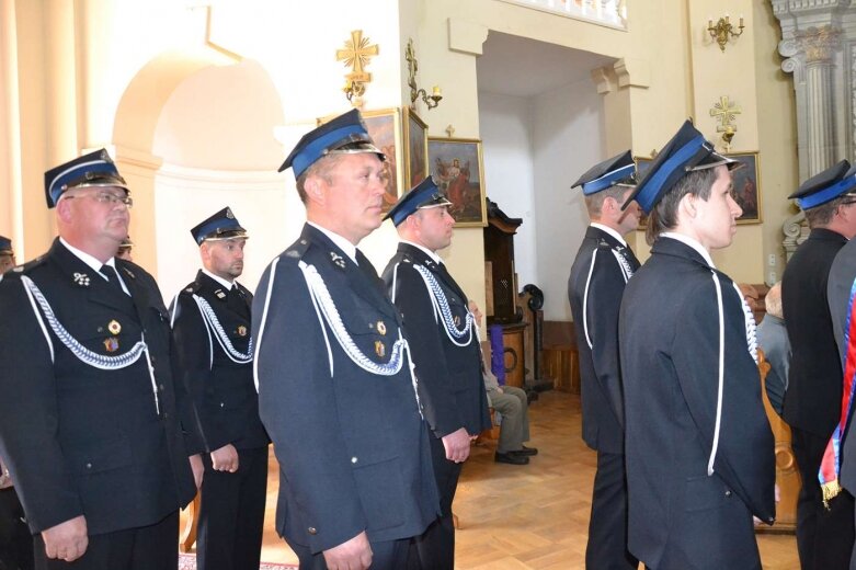  Uroczystości strażackie i przekazanie auta w OSP Korytów 
