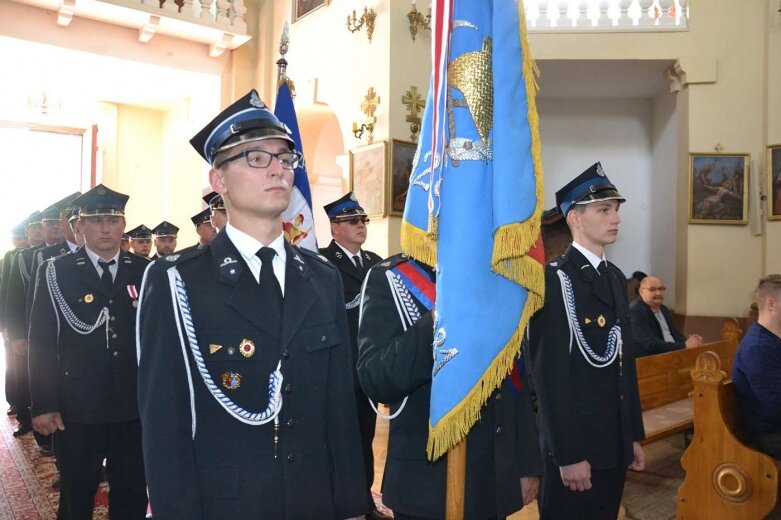  Uroczystości strażackie i przekazanie auta w OSP Korytów 