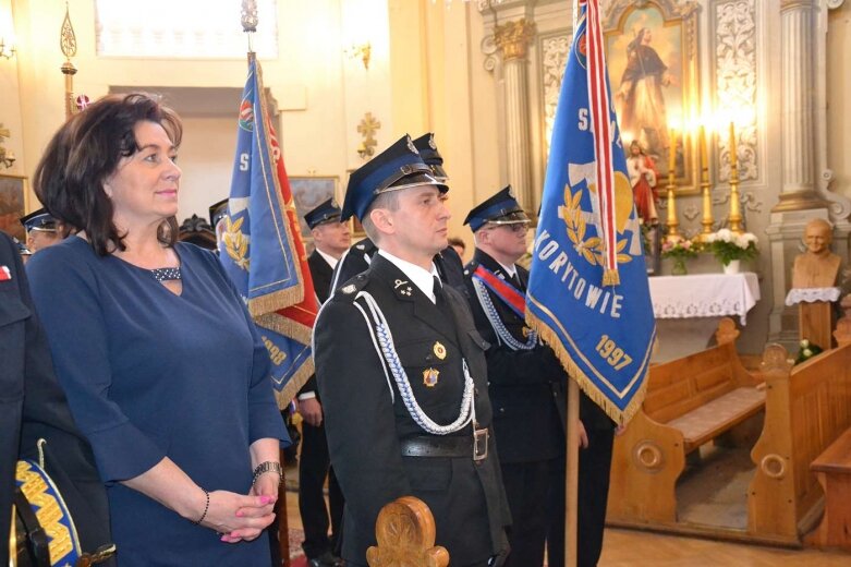  Uroczystości strażackie i przekazanie auta w OSP Korytów 